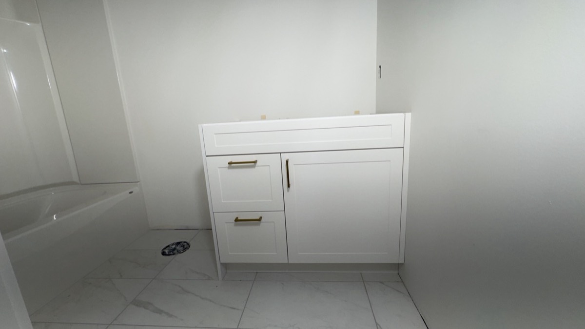 White shaker bathroom vanity Saskatoon